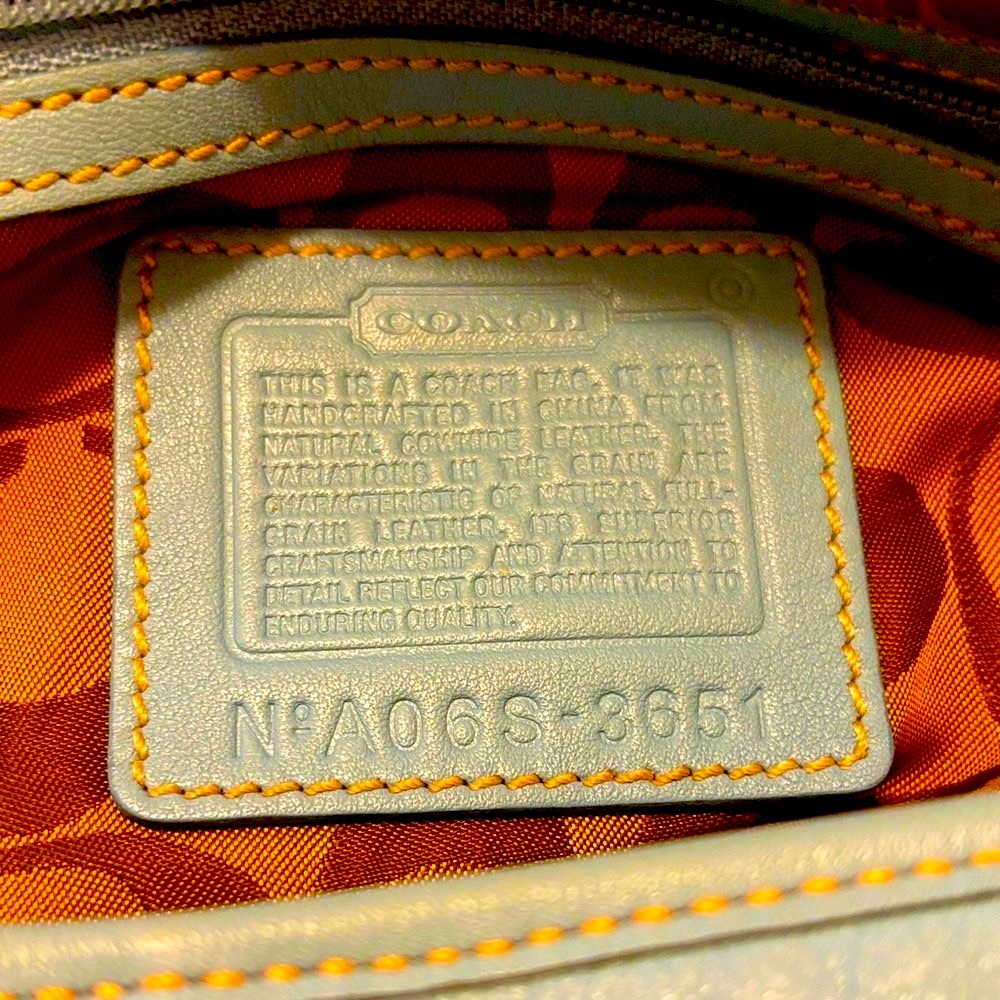Chic Coach Light Blue Leather purse - Picture 5 of 9